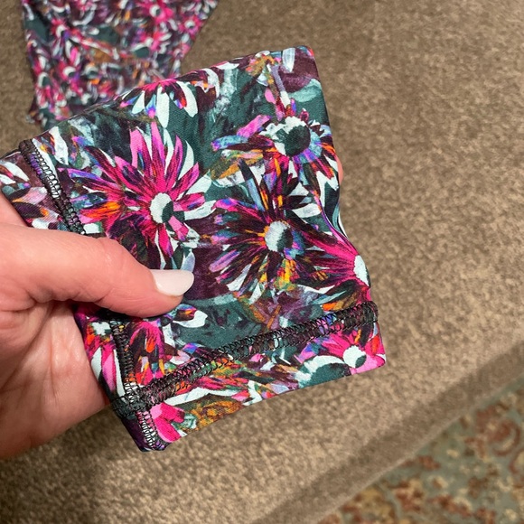 Lululemon fleece lined leggings size 2 - Picture 4 of 6